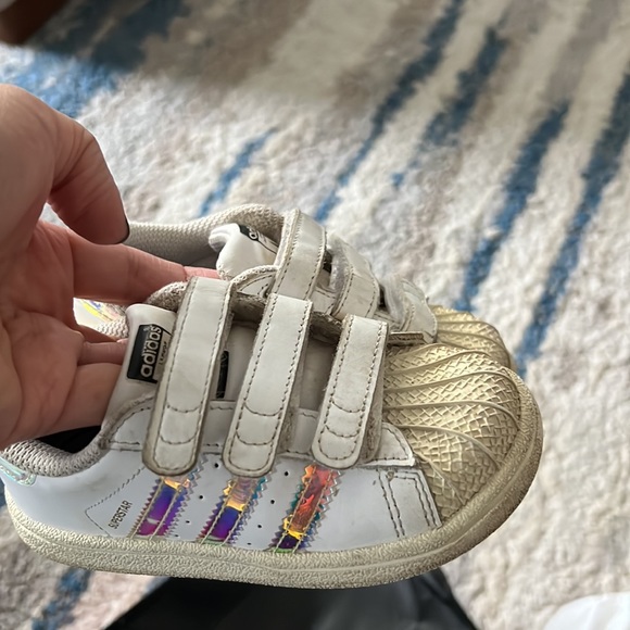 Girls Adidas shell toe sneakers - Picture 3 of 3